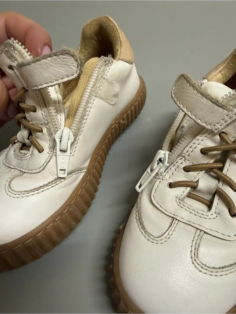 BLUBLONC TODDLER WHITE BEAR SNEAKERS Sz 27 US 10
